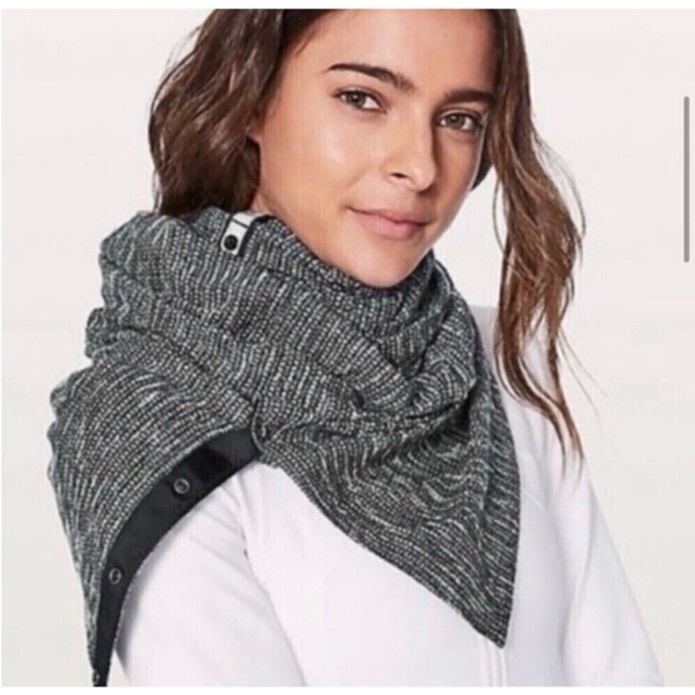 Lululemon Vinyasa Scarf Black White Space Knit Snap Convertible Rulu wrap